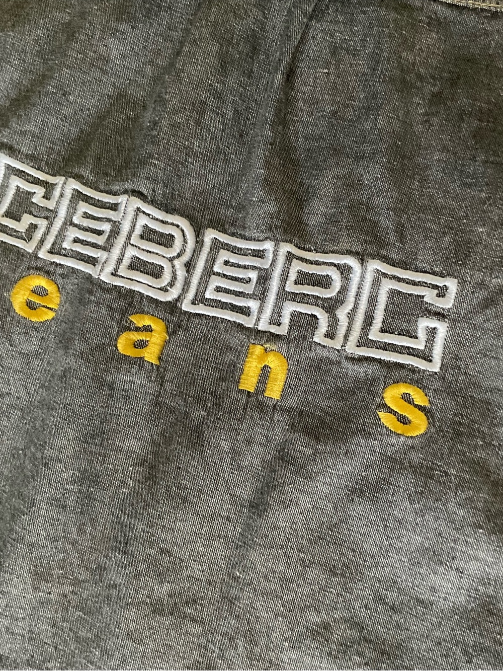 Men’s Iceberg Jeans
Denim short sleeve shirt, XL